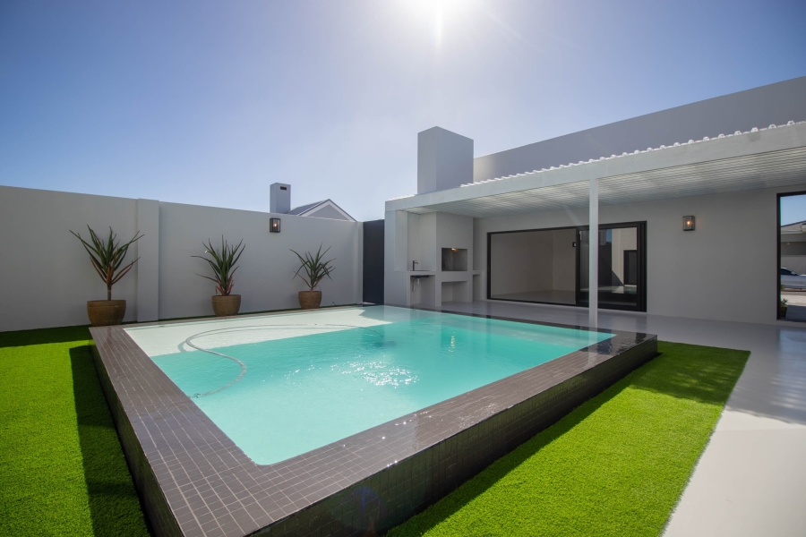 6 Bedroom Property for Sale in Yzerfontein Western Cape